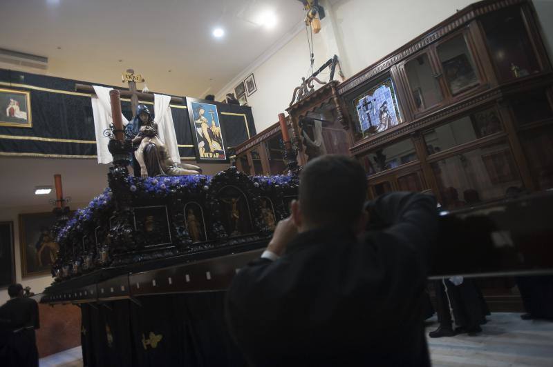 La Virgen de la Piedad, en procesión el Viernes Santo de Málaga 2018