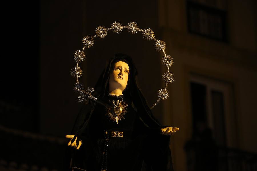 La Virgen de los Dolores de Servitas, en procesión el Viernes Santo de Málaga 2018