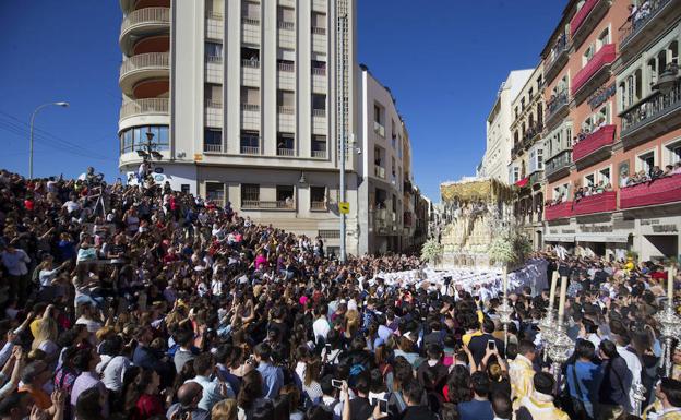 Luces y sombras de una Semana Santa marcada por una masiva afluencia de público en Málaga