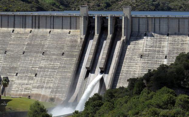 La previsión de nuevas lluvias obliga a abrir la presa de La Concepción por tercera vez este año