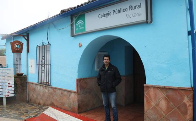 «Cerrar el colegio de un pueblo de 200 vecinos es convertirlo en un desierto»