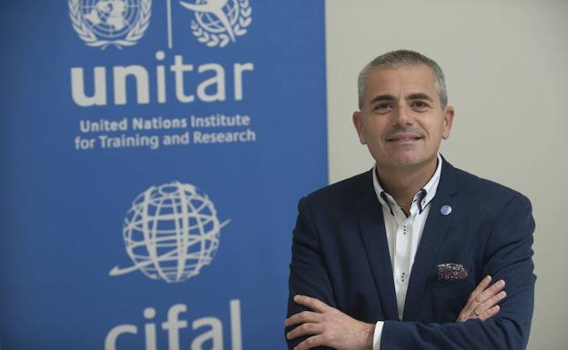 El PSOE demanda en una moción que el Gobierno le pague el sueldo a Julio Andrade