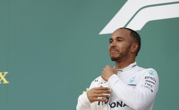 En Bakú revuelto, ganancia de Lewis Hamilton