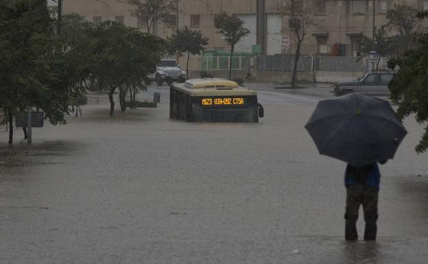 Una docena de obras acabará con los puntos negros de inundaciones en los polígonos de Málaga