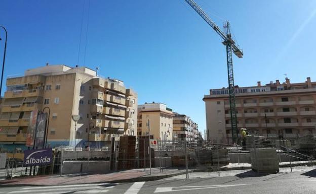 La Policía Local de Mijas detiene a un hombre por violencia de género en Las Lagunas