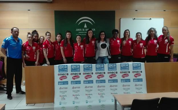 La plantilla del Rincón Fertilidad arropa a Paula García en su despedida