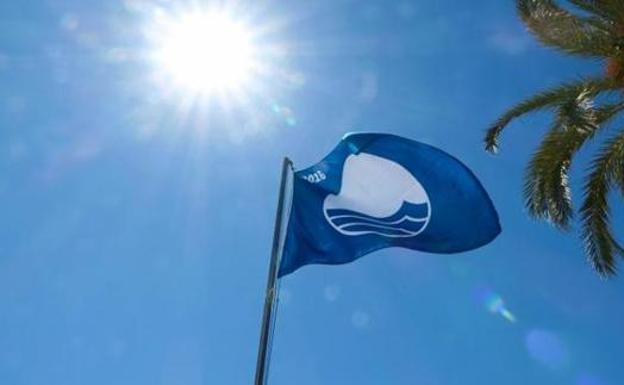 Estas son las 25 playas de Málaga galardonadas con banderas azules esta temporada