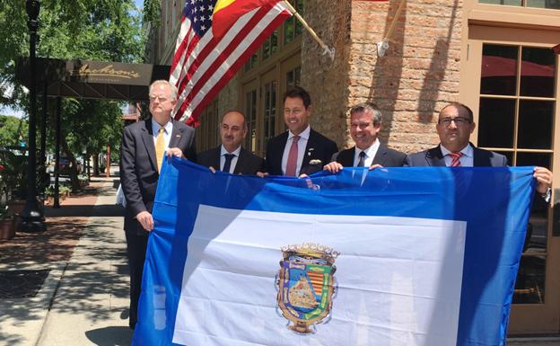 La bandera de la provincia de Málaga ondeará en la ciudad norteamericana de Pensacola