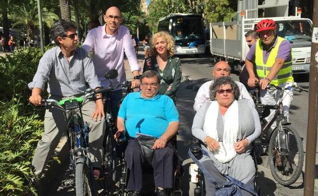 IU Málaga para la Gente reclama que los discapacitados puedan usar los carriles bici