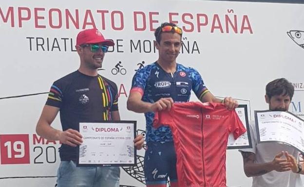 Rubén Ruzafa cumple los pronósticos y se lleva el Campeonato de España en el XTerra de Rincón de la Victoria