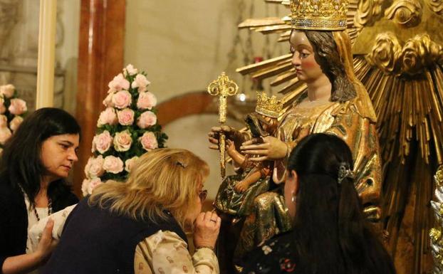 Guía del besamanos de más de 60 imágenes previo a la procesión magna de la Victoria en Málaga 2018