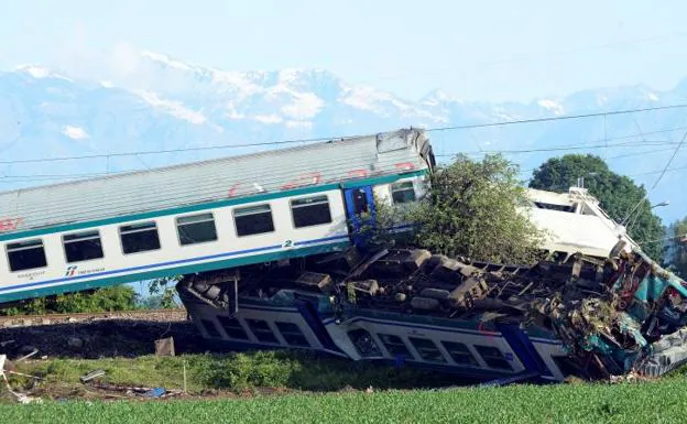 Al menos 2 muertos y 20 heridos en un accidente de tren en Italia