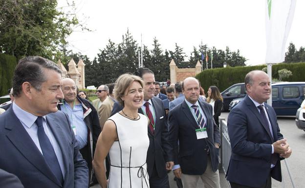 La ministra de Agricultura reconoce la labor de ASAJA en su 40 aniversario