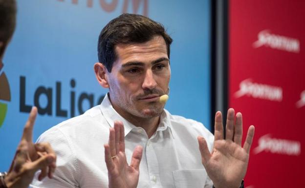 Casillas: «A todos nos hubiese gustado tener una despedida como la de Iniesta»