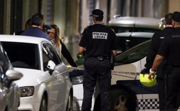 Detenida por asesinar al hijo de acogida de su pareja de ocho años y simular después un asalto