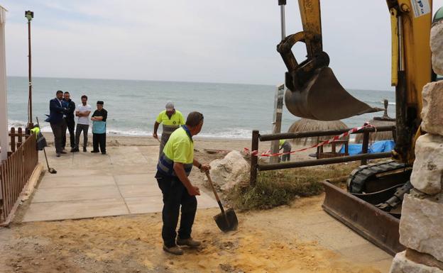 Mijas exige al Ministerio de Medio Ambiente la construcción de dos espigones