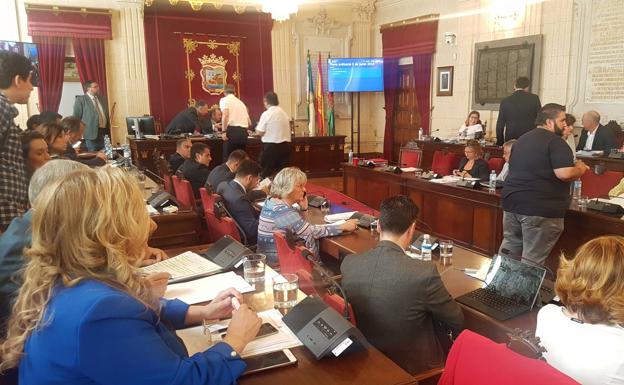 Directo | La reprobación al alcalde por reforma de La Merced y las viviendas turísticas, a debate en el pleno de Málaga