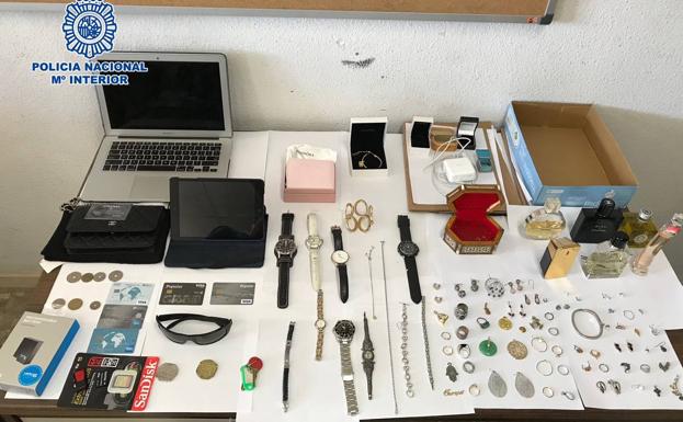 Detenido en Málaga al intentar pagar con una tarjeta que acababa de robar en una vivienda en Mijas