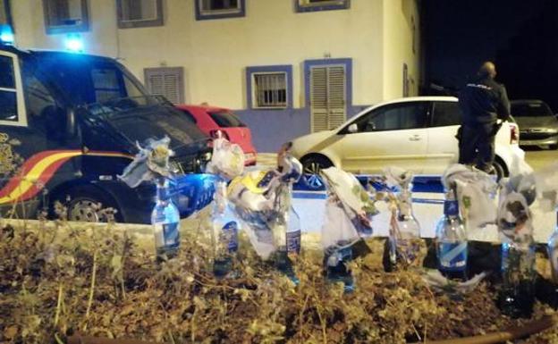 Apedrean coches policiales en La Línea tras tenderles una emboscada
