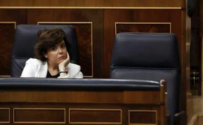 El PP sienta a Cospedal en primera fila y a Sáenz de Santamaría en la segunda, detrás de Rajoy