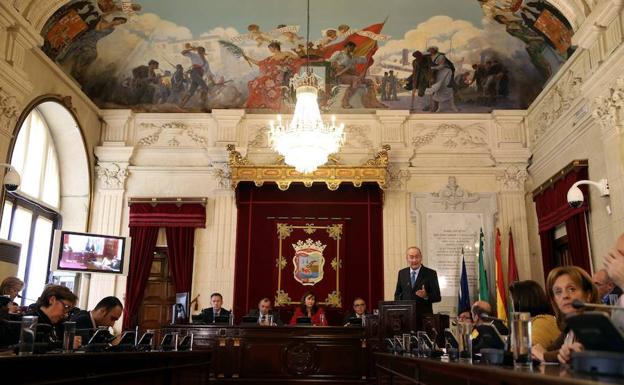 El alcalde rompe moldes y adelanta que se ceñirá a un tiempo límite de 90 minutos en el debate