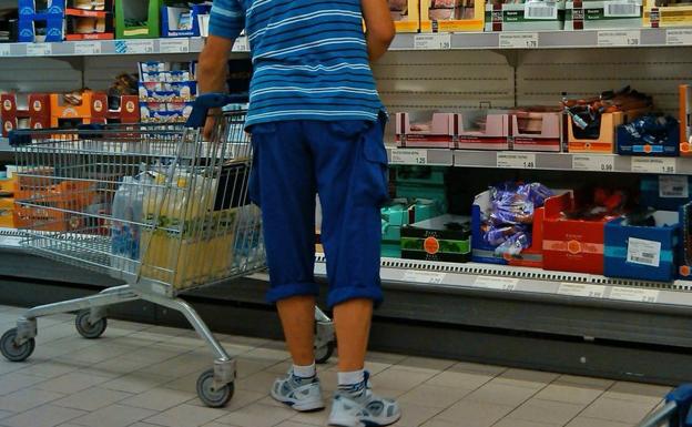 Hallan 5.575 euros en el carro de un supermercado de Estepona y la Policía encuentra a su dueño en Holanda
