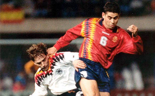 Fernando Hierro, el veleño que nunca olvidó sus raíces