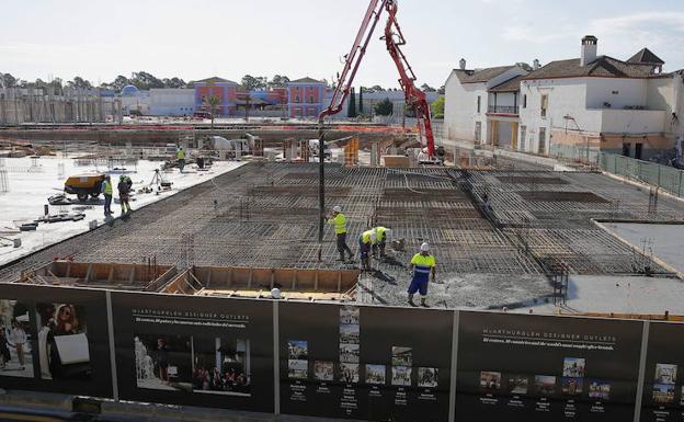 Los centros comerciales de Málaga se renuevan para no perder clientes