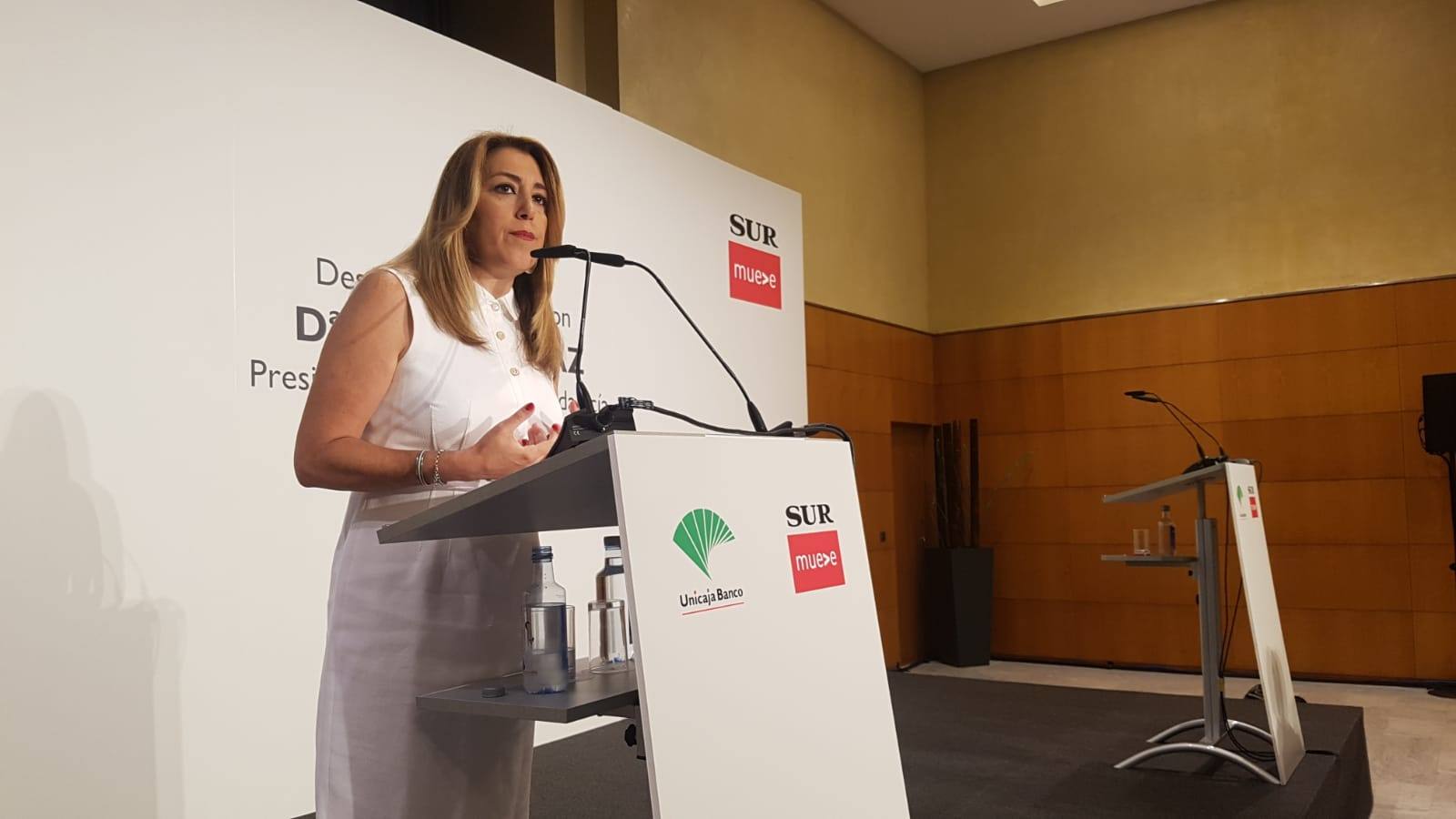 Susana Díaz alerta de que la turismofobia y las viviendas turísticas amenazan al sector