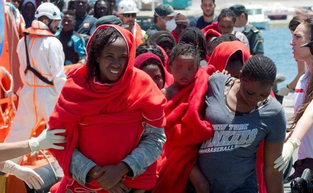 Ascienden a 195 los migrantes rescatados de cuatro pateras en aguas de Alborán