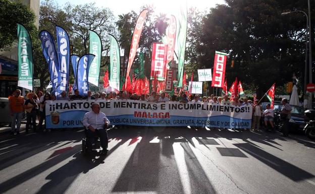 Los colectivos de Málaga se unen por primera vez en la calle para exigir una sanidad de calidad