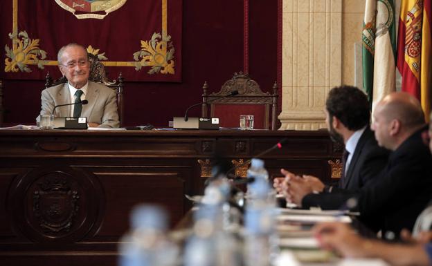 El pleno dice sí a una Limasa pública, pero no se pone de acuerdo en cómo hacerlo