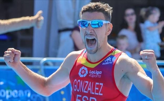 Ignacio González gana la Copa de Europa de triatlón en Holanda