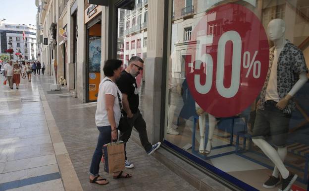 Los comercios de la Costa del Sol pueden abrir todos los días del verano a partir de este domingo