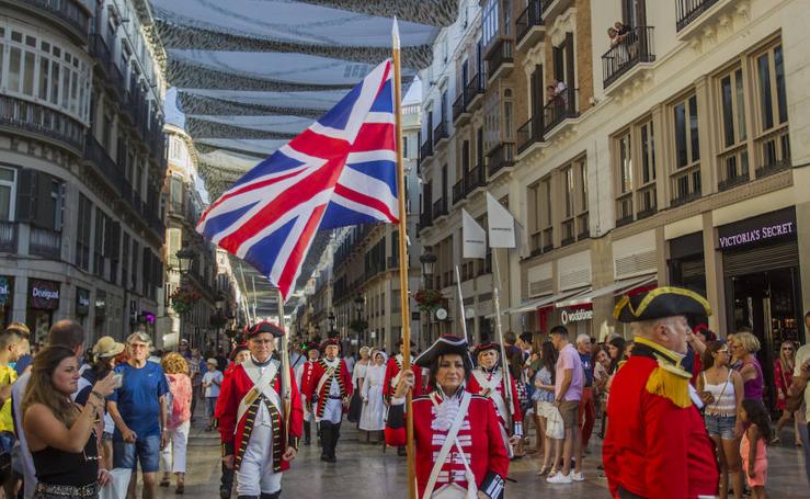 El desfile del Día de la Independencia de EE UU toma el centro de Málaga