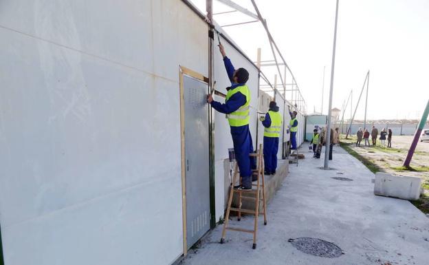 El Ayuntamiento de Málaga contratará a 317 peones para realizar trabajos en los distritos