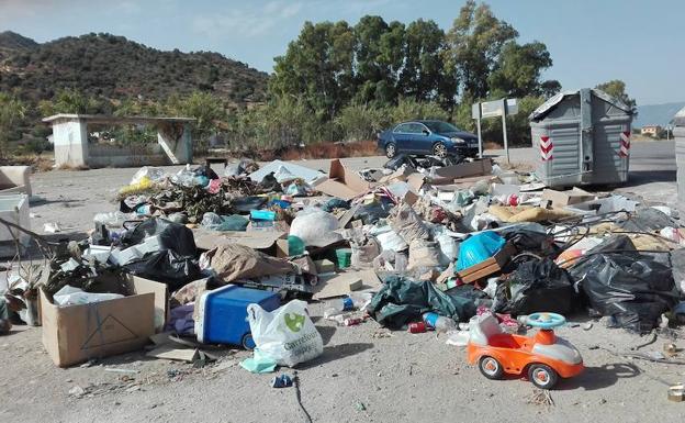 Los vertederos ilegales se hacen crónicos en la periferia y en los polígonos de Málaga