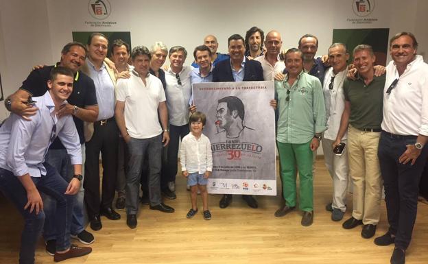 Hierrezuelo recibe el cariño del baloncesto malagueño
