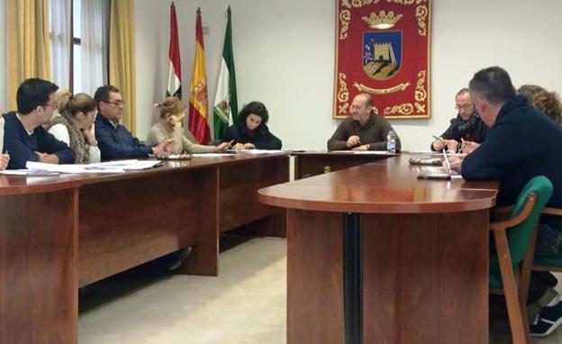 El defensor del pueblo investiga la falta de plenos ordinarios en el Ayuntamiento de Alozaina