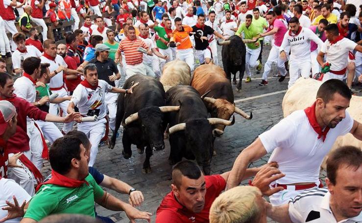 Quinto encierro peligroso con los toros de Núñez del Cuvillo