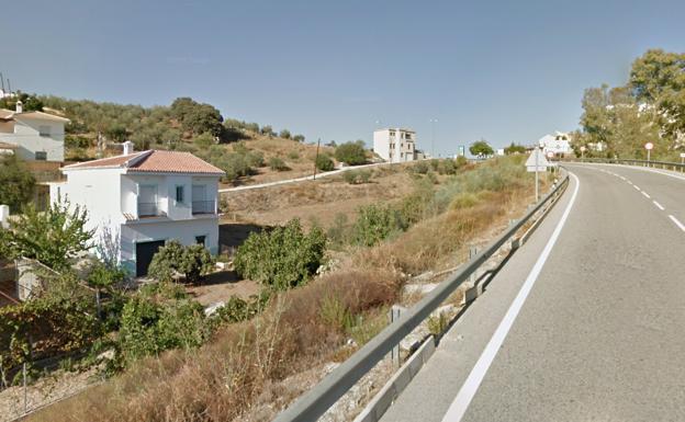 Fallece un motorista de 47 años tras sufrir una caída en carretera A-366 en Alozaina