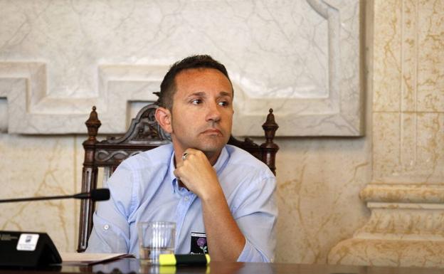El fiscal ve «indicios de criminalidad» en el caso de los gastos del edil Juan José Espinosa