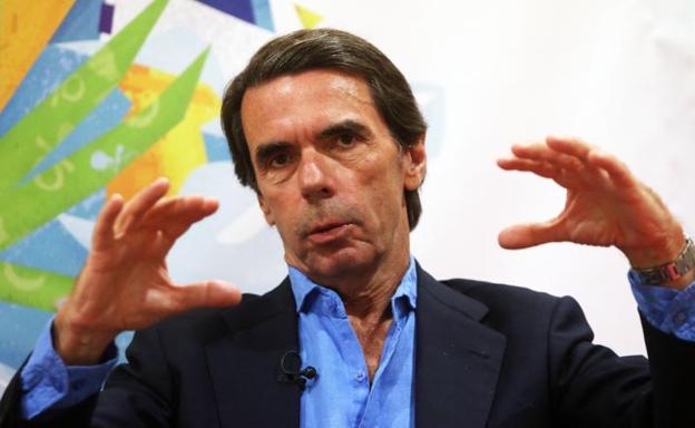 Aznar elude pronunciarse por Casado o Santamaría y desea que el PP «acierte»