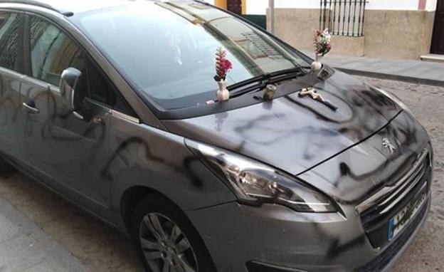 Detienen a un vecino de Sevilla que convirtió el coche de su expareja en «un féretro»