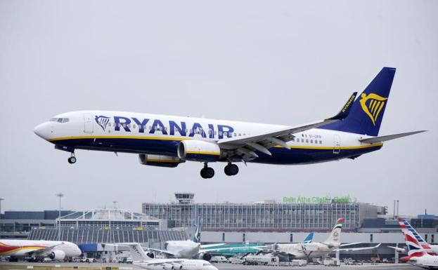 Ryanair amenaza con cierre de rutas y despidos si continúan las huelgas este verano