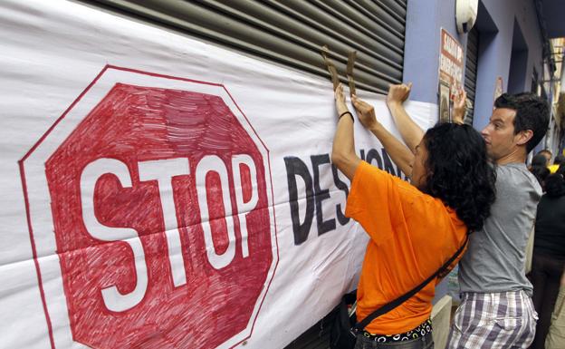 Málaga tiene que realojar en hostales a familias desahuciadas ante la falta de viviendas sociales