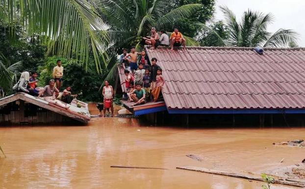 Varios muertos y cientos de desaparecidos tras derrumbarse una presa en Laos