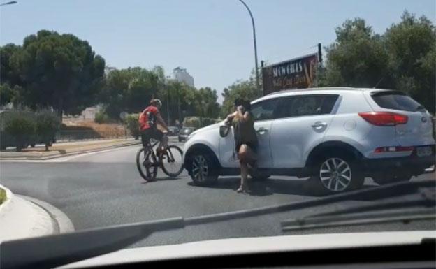 Una trifulca entre un ciclista y un conductor acaba en espectacular persecución en Torremolinos