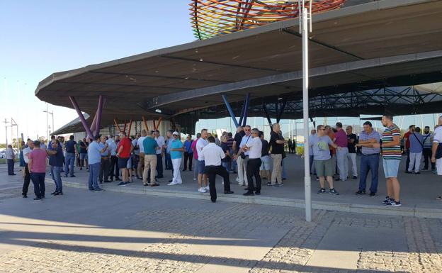 De la Torre apela a la «responsabilidad» de los taxistas para no dañar la imagen de Málaga