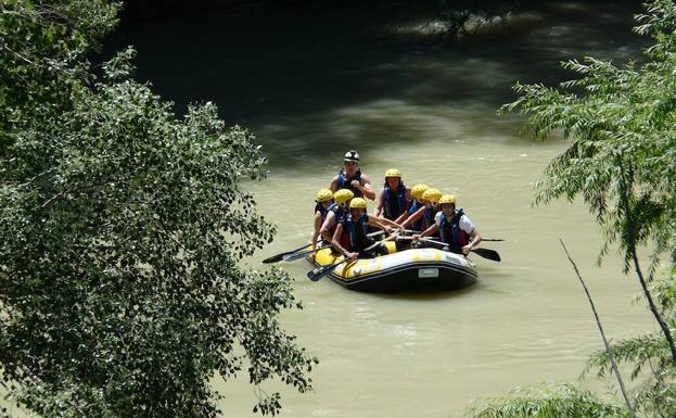 Rafting, kayak y otros deportes de aventura que puedes practicar este verano en Málaga